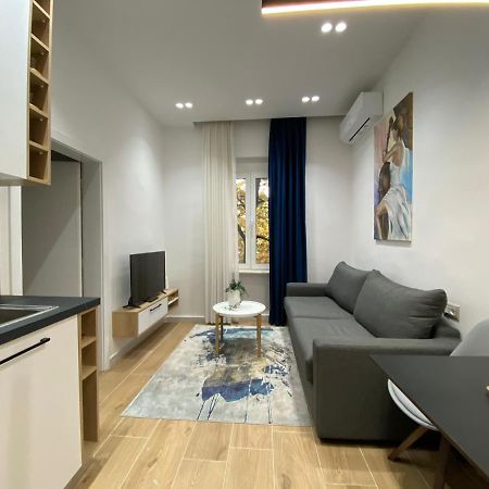 Appartamento Luxury Apartament In Blloku In Front Of Taiwan Tirana Esterno foto